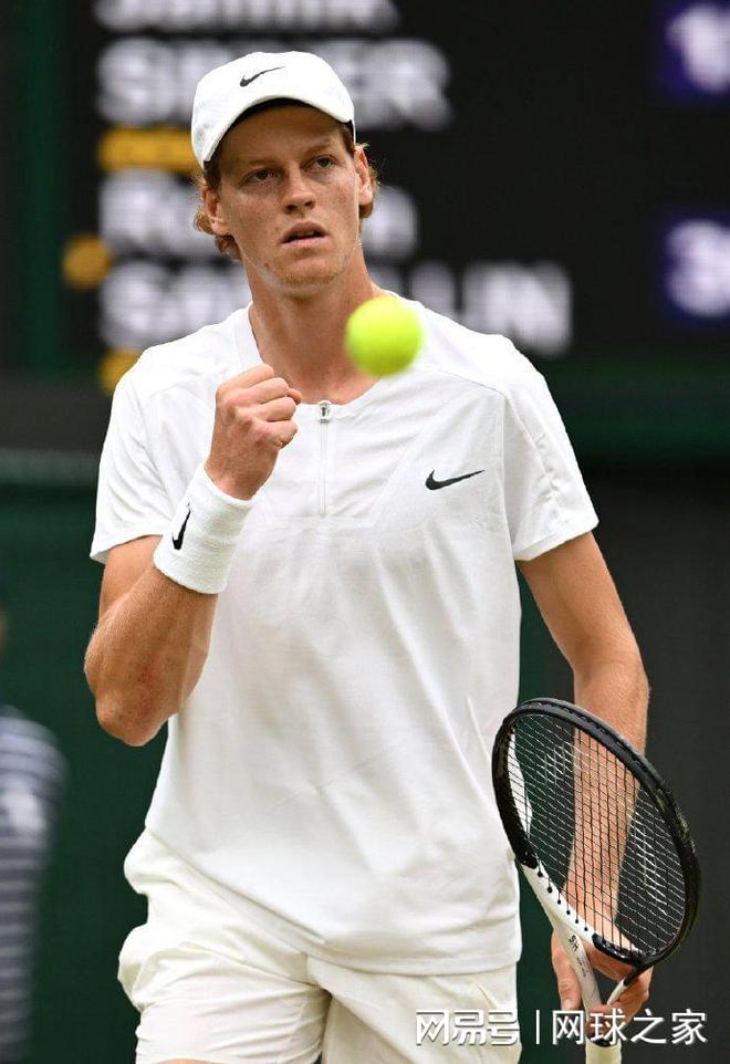 主帅在场边 主帅在场边